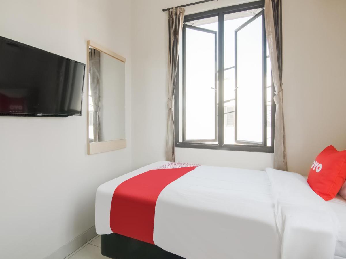 Oyo 3824 Columbus Residence J1 Telukjambe Екстериор снимка