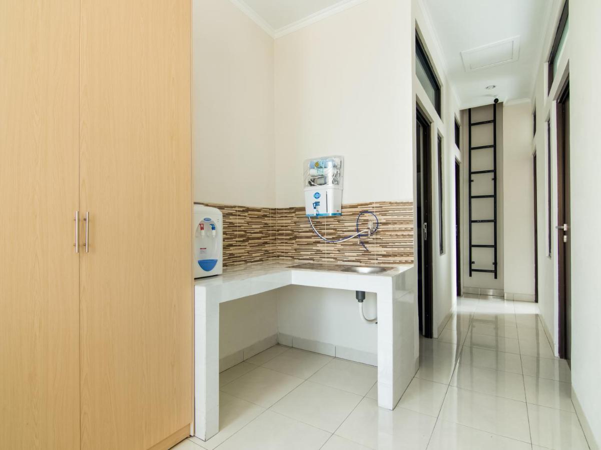 Oyo 3824 Columbus Residence J1 Telukjambe Екстериор снимка